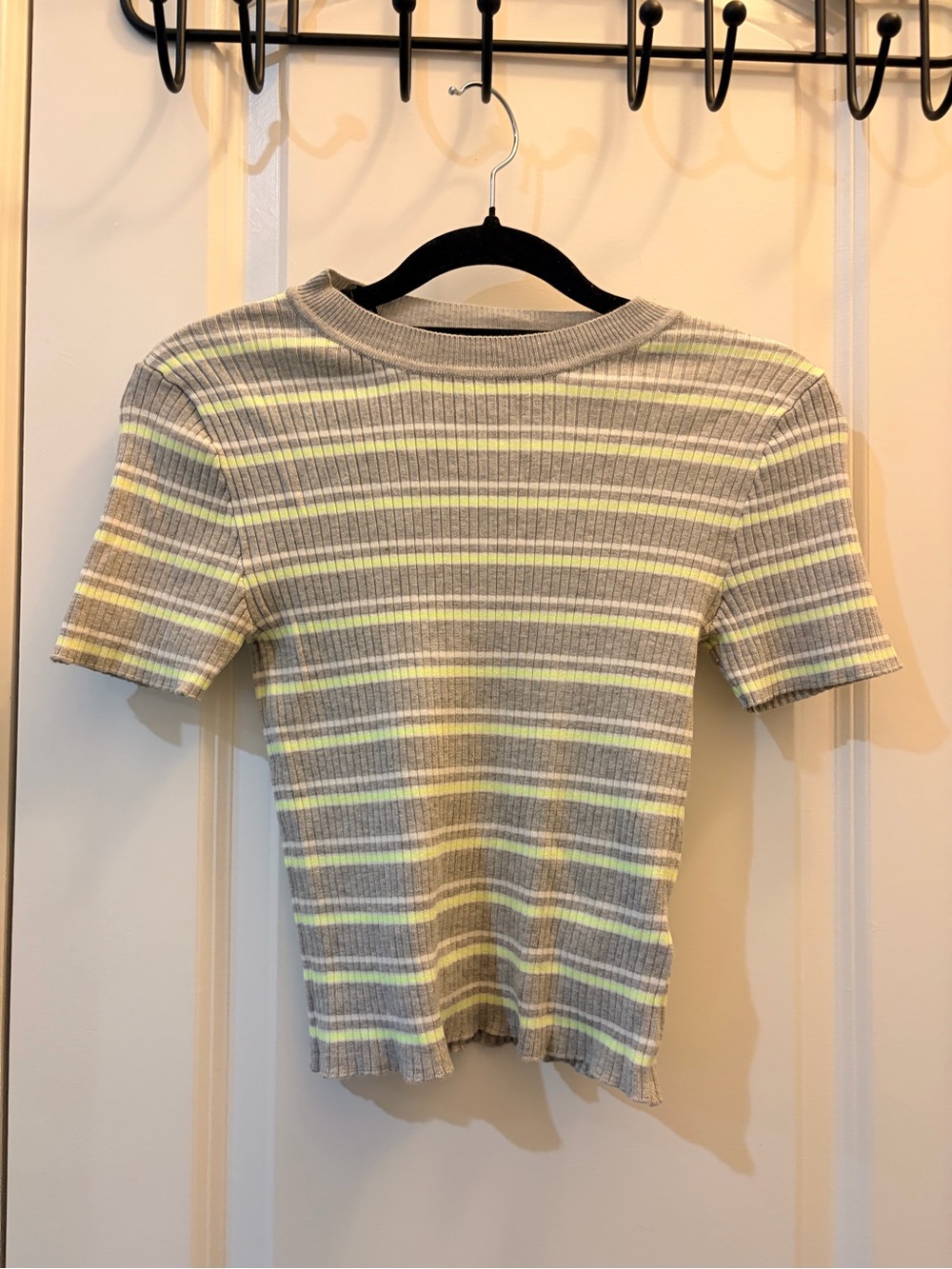H&M Divided Ribbed Baby Tee XS Gray Yellow Stripe Y2K Fitted Short Sleeve Top